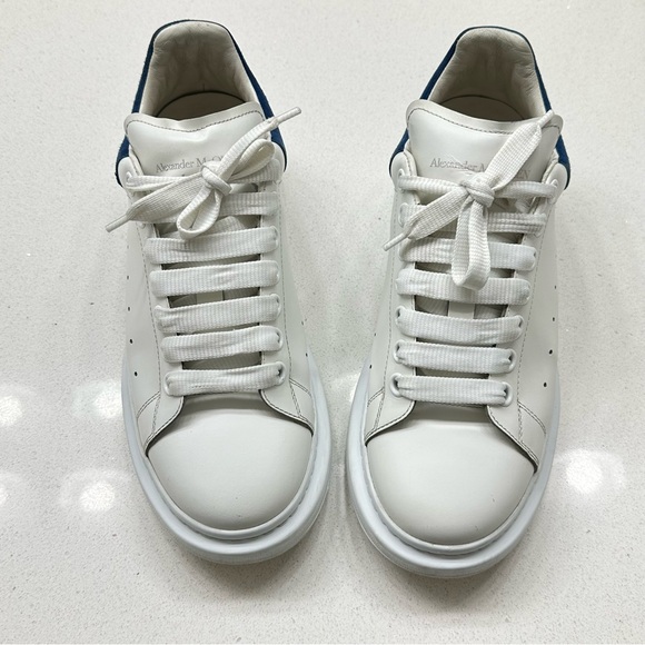 Alexander McQueen Oversized Larry Leather Low-Top Sneakers - Picture 2 of 10